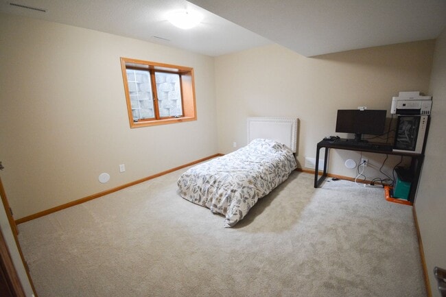 Building Photo - Spacious 4 Bed, 3.5 Bath Home For Rent in ...