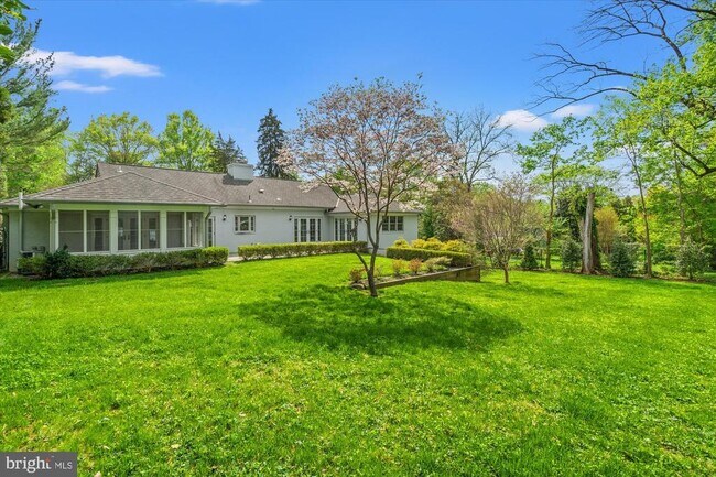 Building Photo - 4905 Dorset Ave