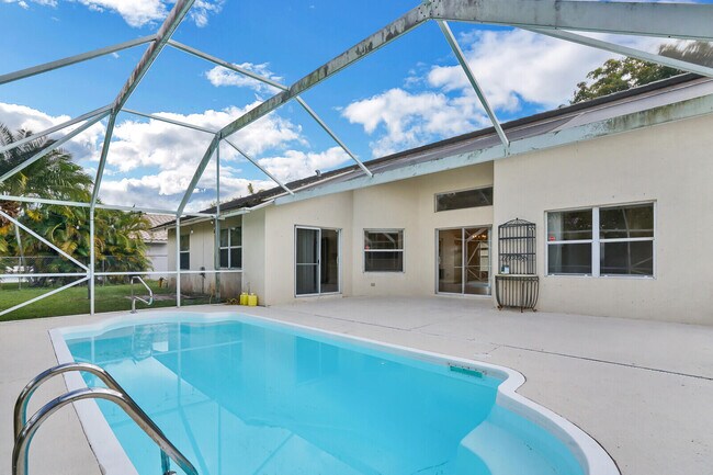 Building Photo - 10567 Paso Fino Dr