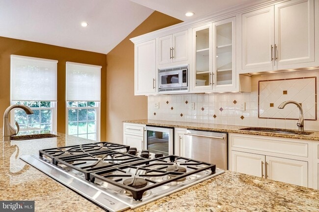 Building Photo - 6122 Bayliss Pl