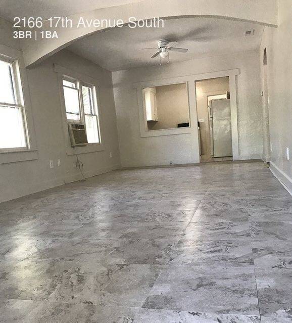 Building Photo - REDUCED  $25 App Fee  3bdrm/1bath home wit...