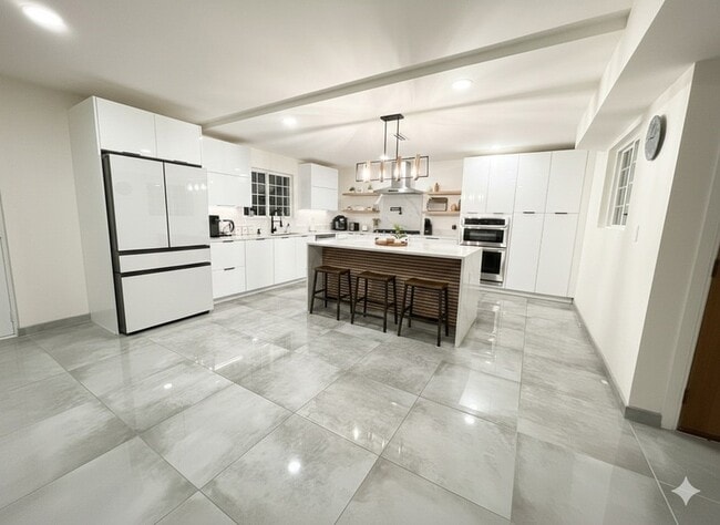 Primary Photo - 5912 Harvest Hill Rd