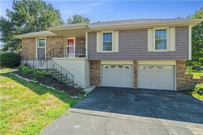 Building Photo - Coming soon! Newly Renovated SF in Liberty