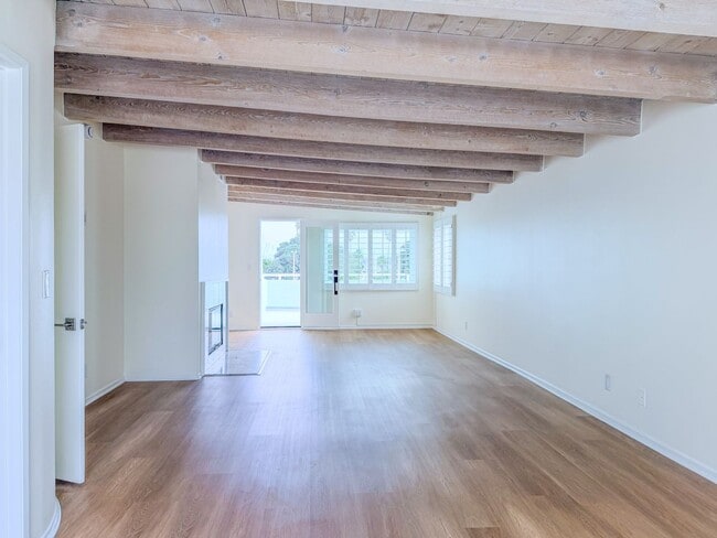 Building Photo - 3525 Sunset Ln