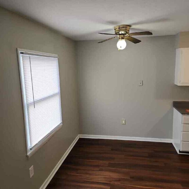 Building Photo - 4902 Saddlebrook Ln