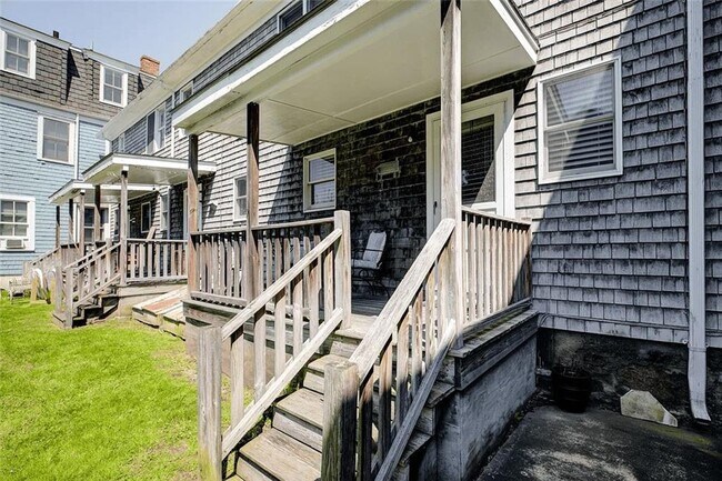 Building Photo - 27 Thames St