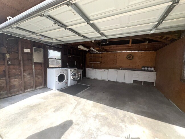 Building Photo - 221 E Griffith Way