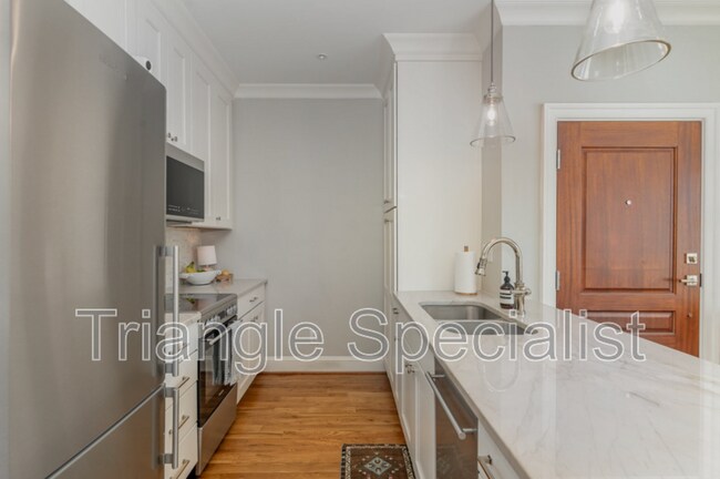 Building Photo - 2018 Smallwood Dr