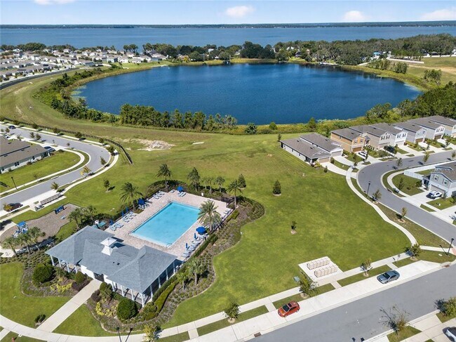 Building Photo - 2597 Shamrock St