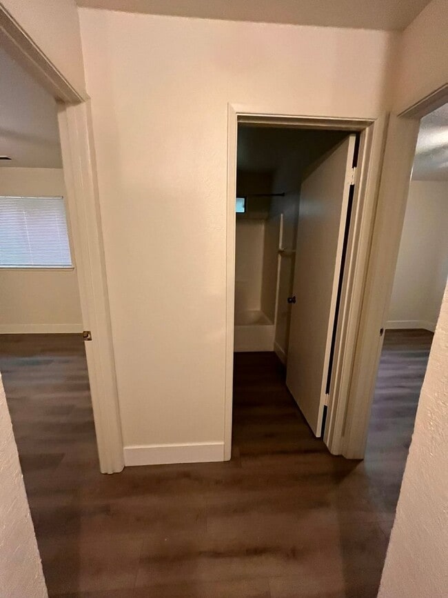 Building Photo - Move in Special see ad