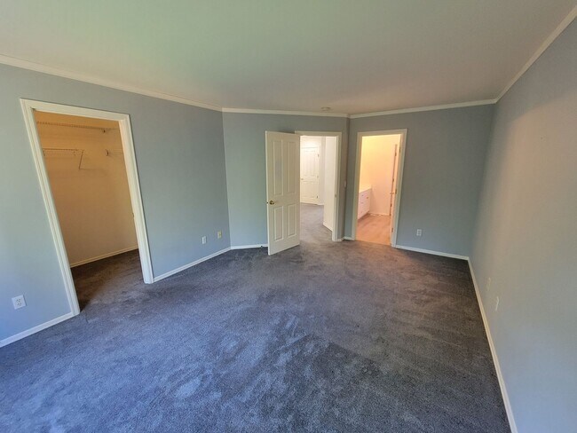 Building Photo - Charming Sammamish Home | 3 Bed + 2.5 Bath