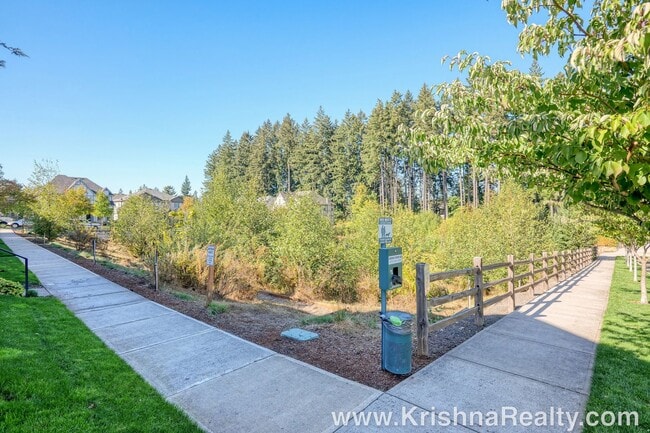 Building Photo - Gorgeous 4 BD* 2.5 BA* Single Family Home ...