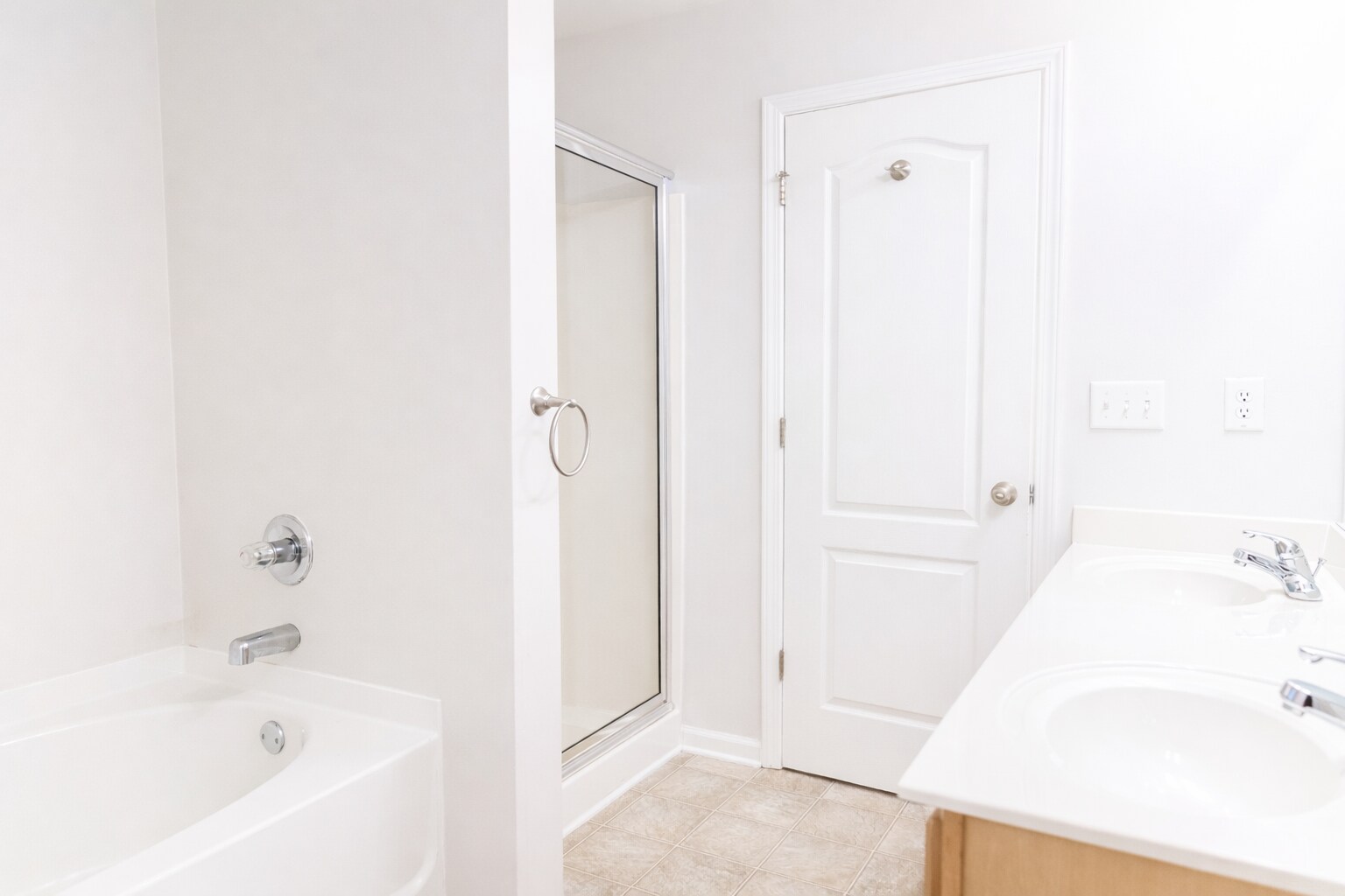 Building Photo - 544 Ridge View Xing