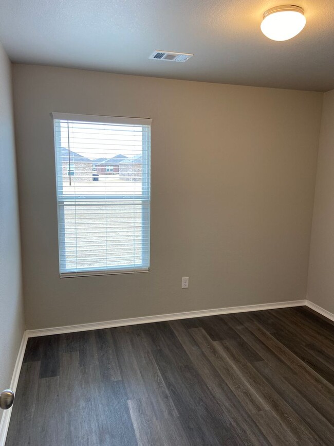 Building Photo - *Pre-leasing* Four Bedroom | Two Bathroom ...