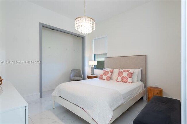 Building Photo - 17320 SW 92nd Ct