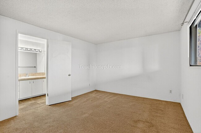 Building Photo - **$500 OFF SECOND MONTH RENT!**Bright Home with Stunning Mountain Skyline Setting!