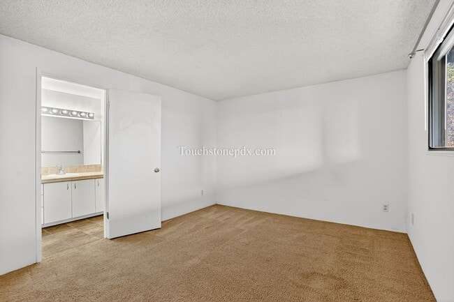 Building Photo - Bright Home with Stunning Mountain Skyline Setting!