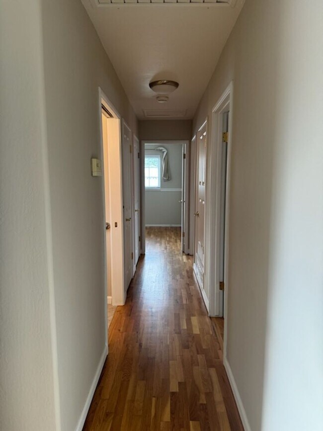 Building Photo - Beautiful 3 Bedroom 1.5 Bath Home, Close to Santana Row.