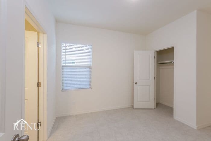 Building Photo - 35285 W San Capistrano Ave