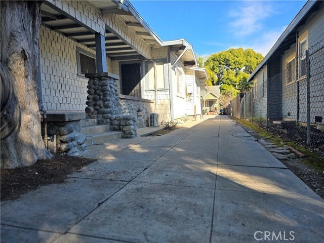 Building Photo - 396 N Mentor Ave