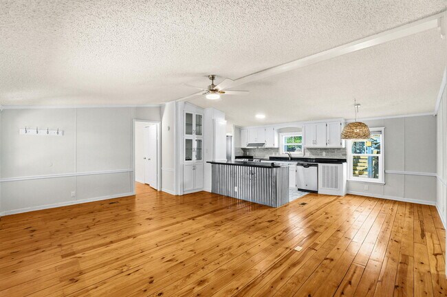 Building Photo - 215 Lee Pl