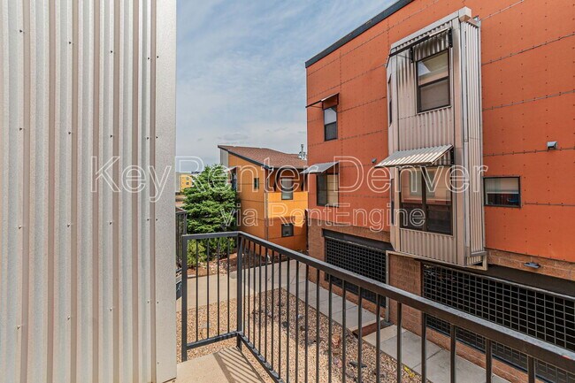 Building Photo - 3149 Blake St