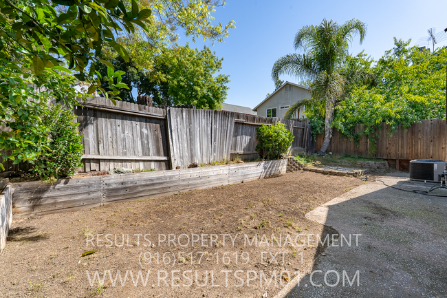 Building Photo - Beautiful Antelope Home - Available Now!