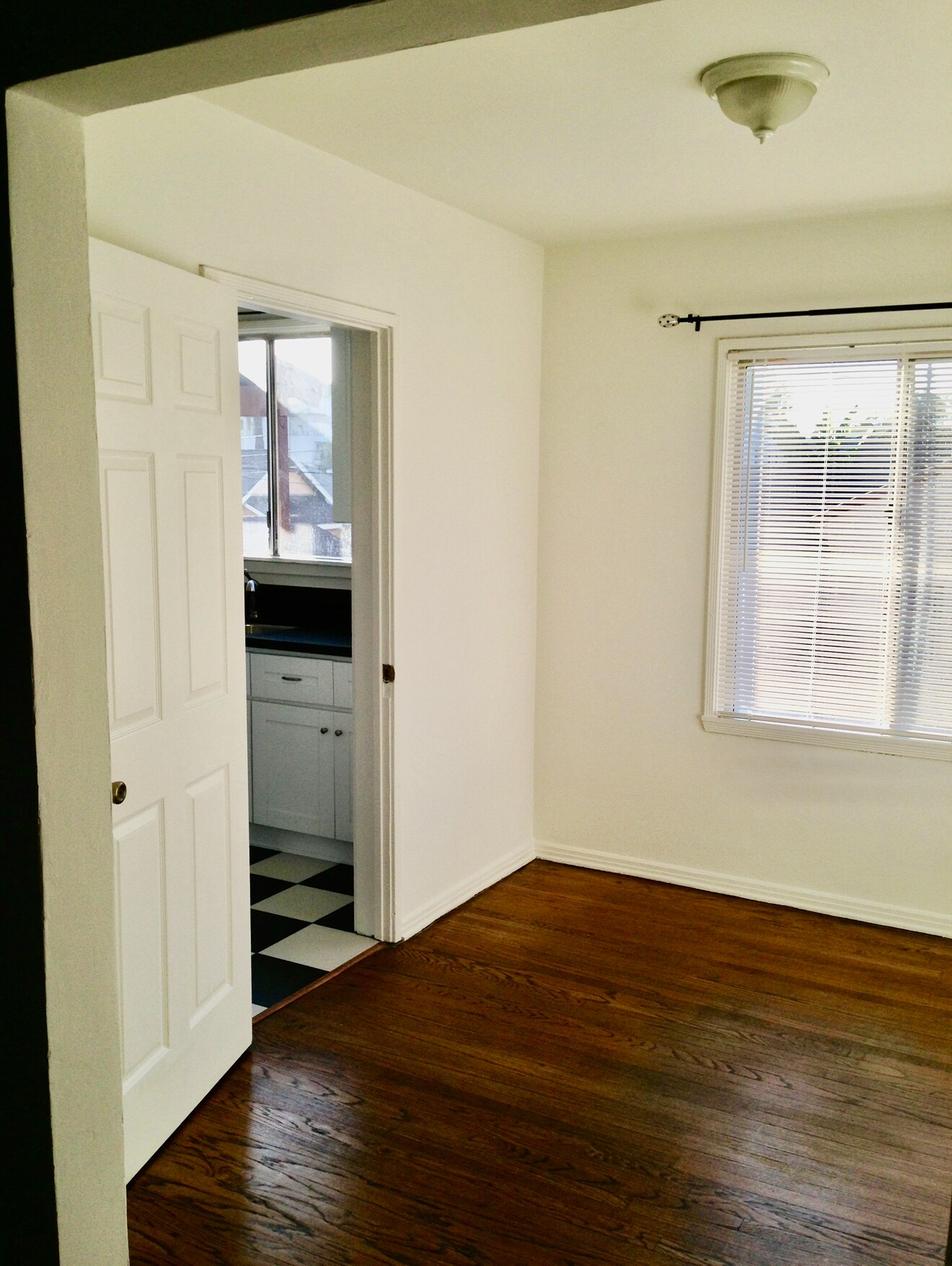 Building Photo - 615 N Coronado St