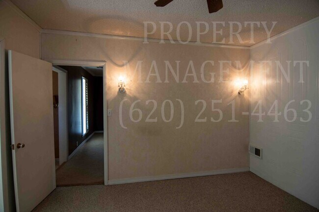 Building Photo - 4 Bedroom 1 Bath