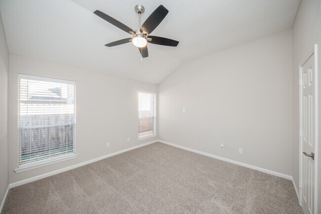 Building Photo - 121 Coffee Ln