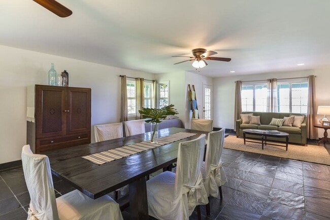 Building Photo - Estate on 1 acre 3 bedroom 2.5 baths and attached 2 car garage