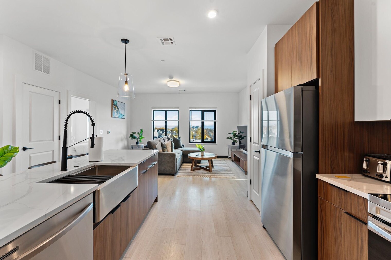 Building Photo - 600 Broadway-SI ID1240310P