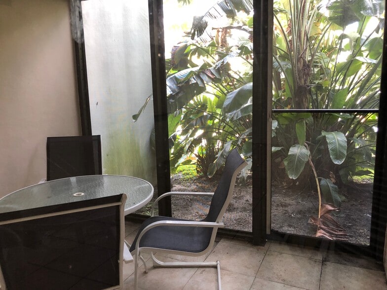 Building Photo - 210 Lake Pointe Dr