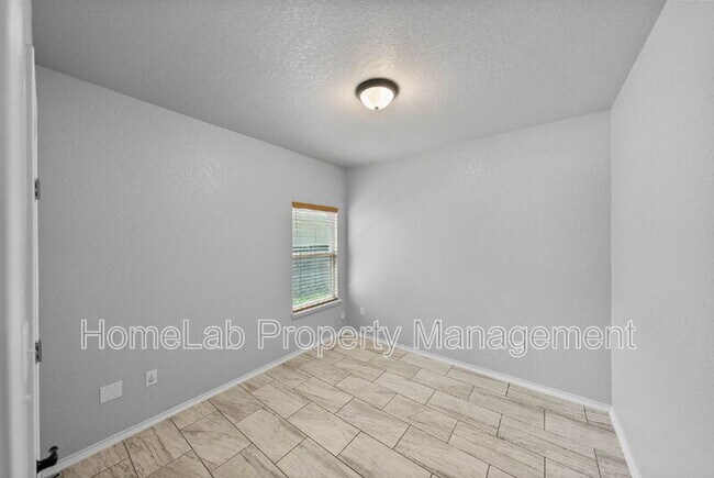 Building Photo - 170 Tedder St