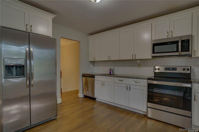 Building Photo - 30 Clematis St