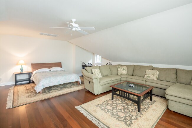 Building Photo - 21 Fieldview Ln