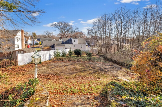 Building Photo - 124 Stiles St