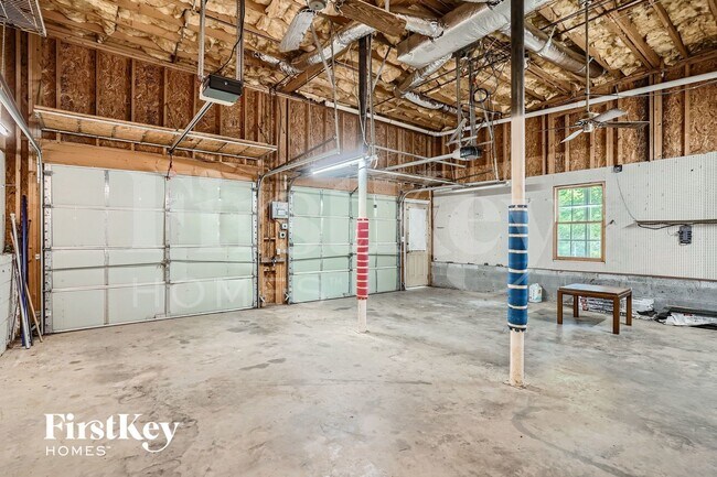 Building Photo - 6215 Little Ridge Rd