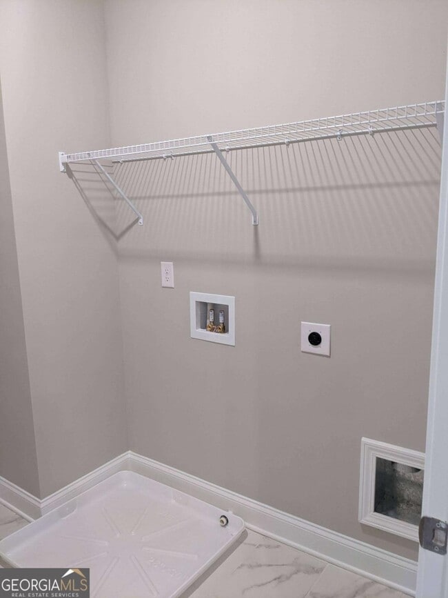 Building Photo - 225 Spike Trl SE