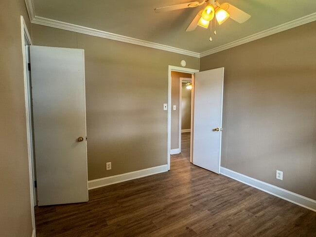 Building Photo - 246 Phillips Dr