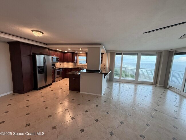 Building Photo - 877 N Hwy A1A
