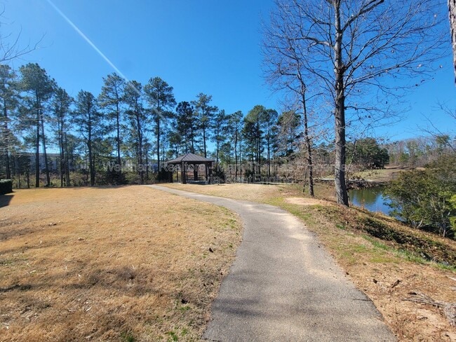 Building Photo - 100 Stratford Lakes Dr