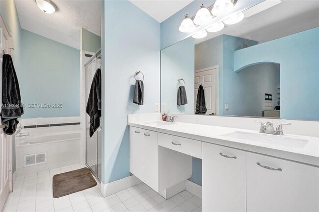 Building Photo - 1046 Satinleaf St