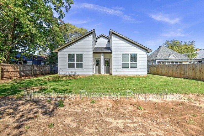 Building Photo - 718 W Texas St