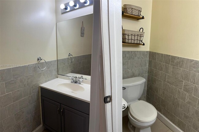 Building Photo - 9491 Palm Cir N