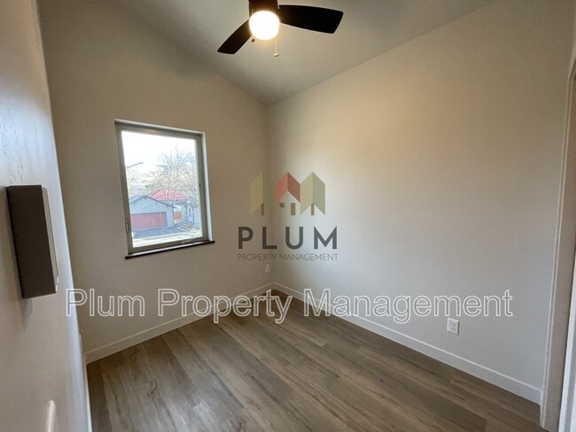Building Photo - 1125 S Catlin St