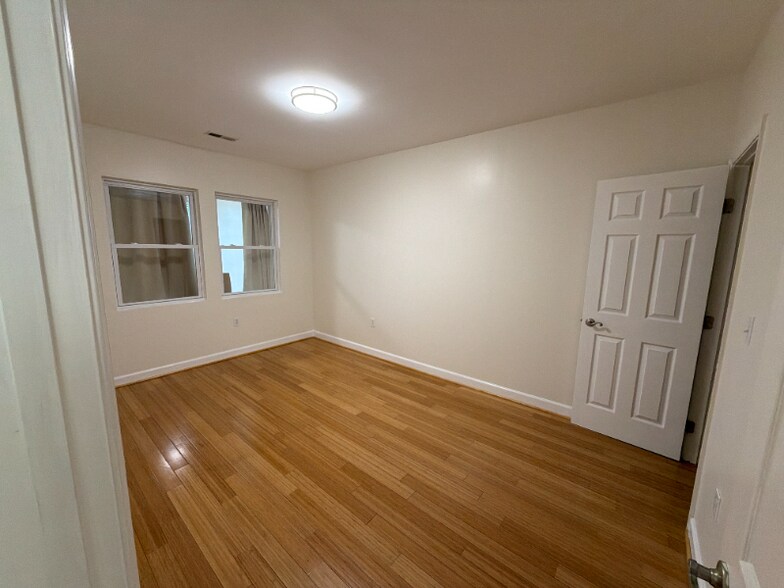 Building Photo - 937 Randolph St NW