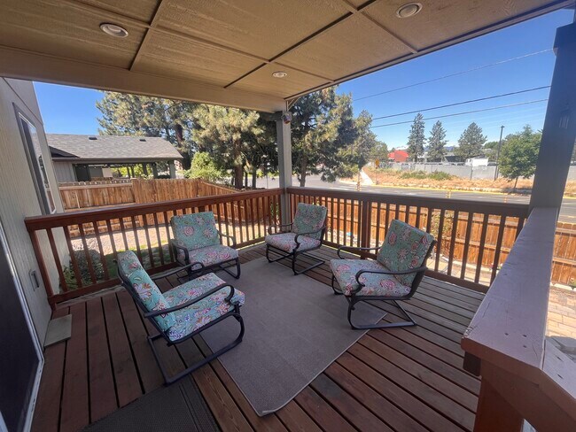 Building Photo - 61489 SE Luna Pl