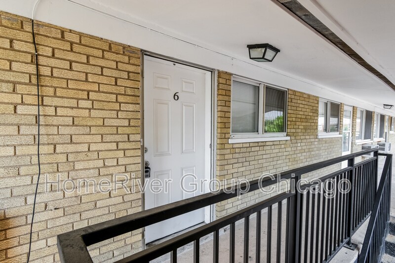 Building Photo - 17 N Hillside Ave