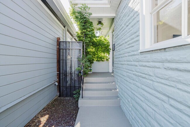 Building Photo - 3791 Latimer Pl